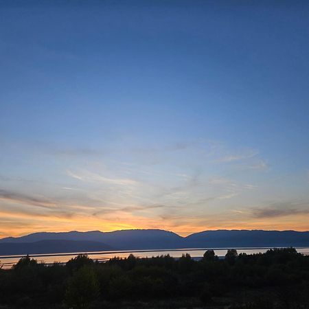 Villa Altiparmak Resen Exteriör bild